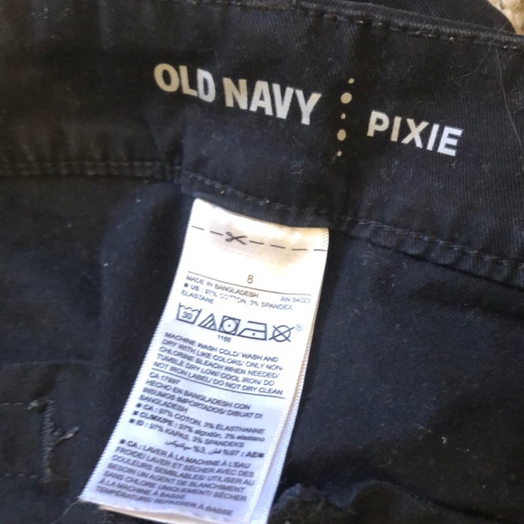 Classic black cuffed shorts from old navy - size 8 - Picture 3 of 3